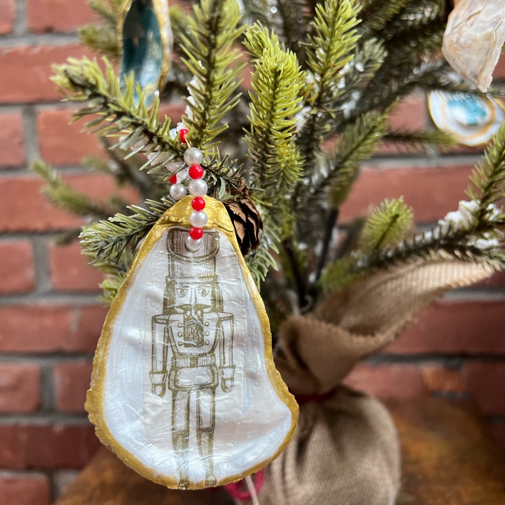 Handmade oyster shell Christmas ornaments gifts